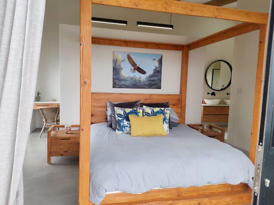 To Let 7 Bedroom Property for Rent in Wavecrest Eastern Cape